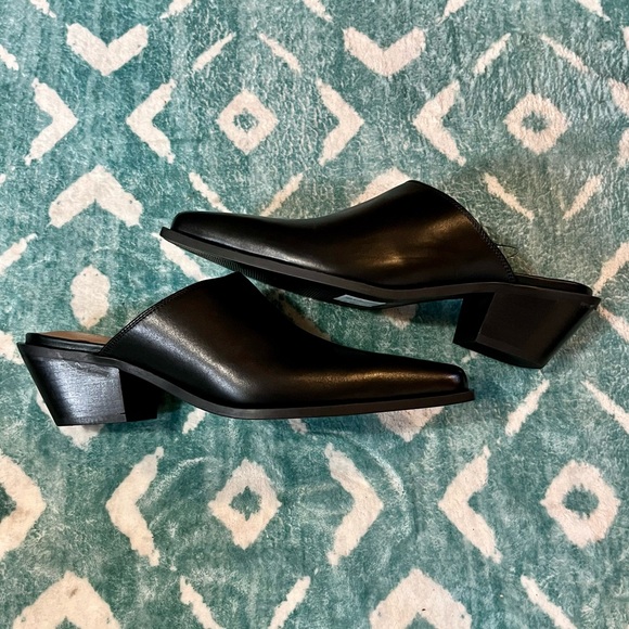 Banana Republic Black Leather Heels - Picture 5 of 7
